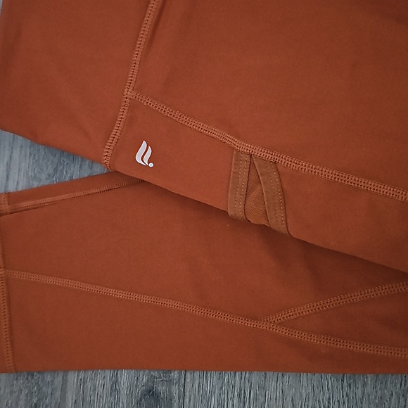 Fabletics 28" leggings with pockets sz S EUC butternut brown/burnt orange - Picture 7 of 10